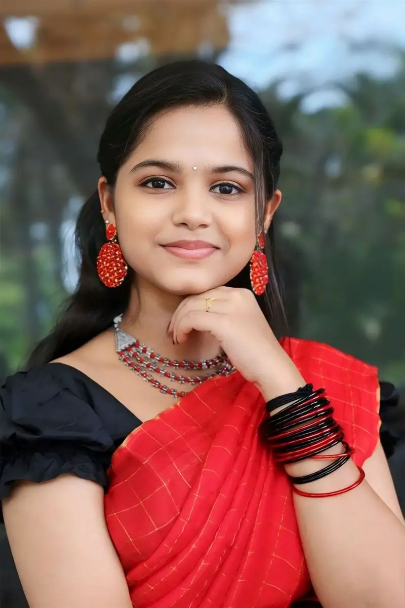 TELUGU GIRL PRARTHANA SANDEEP IN RED SAREE BLACK BLOUSE